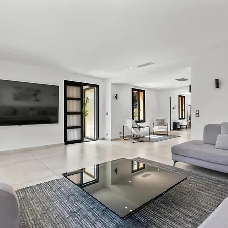 Ref 2192 - Contemporary In With Sea View Pool