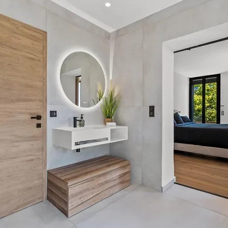 Vila Ref 2192 - Contemporary In With Sea View Pool Cannes