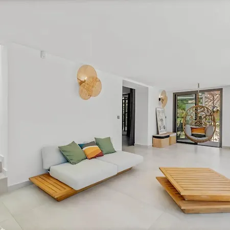 Ref 2192 - Contemporary In With Sea View Pool Βίλα *