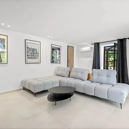 Ref 2192 - Contemporary In With Sea View Pool Βίλα *