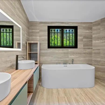 Ref 2192 - Contemporary In With Sea View Pool Βίλα Κάννες