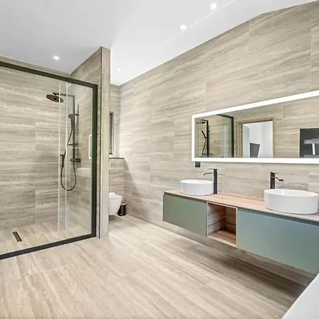 Ref 2192 - Contemporary In With Sea View Pool Vila Cannes