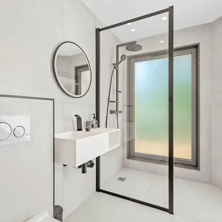 Ref 2192 - Contemporary In With Sea View Pool Κάννες
