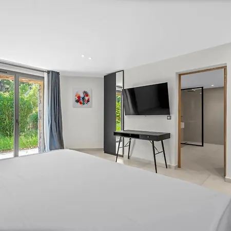 Ref 2192 - Contemporary In With Sea View Pool Cannes